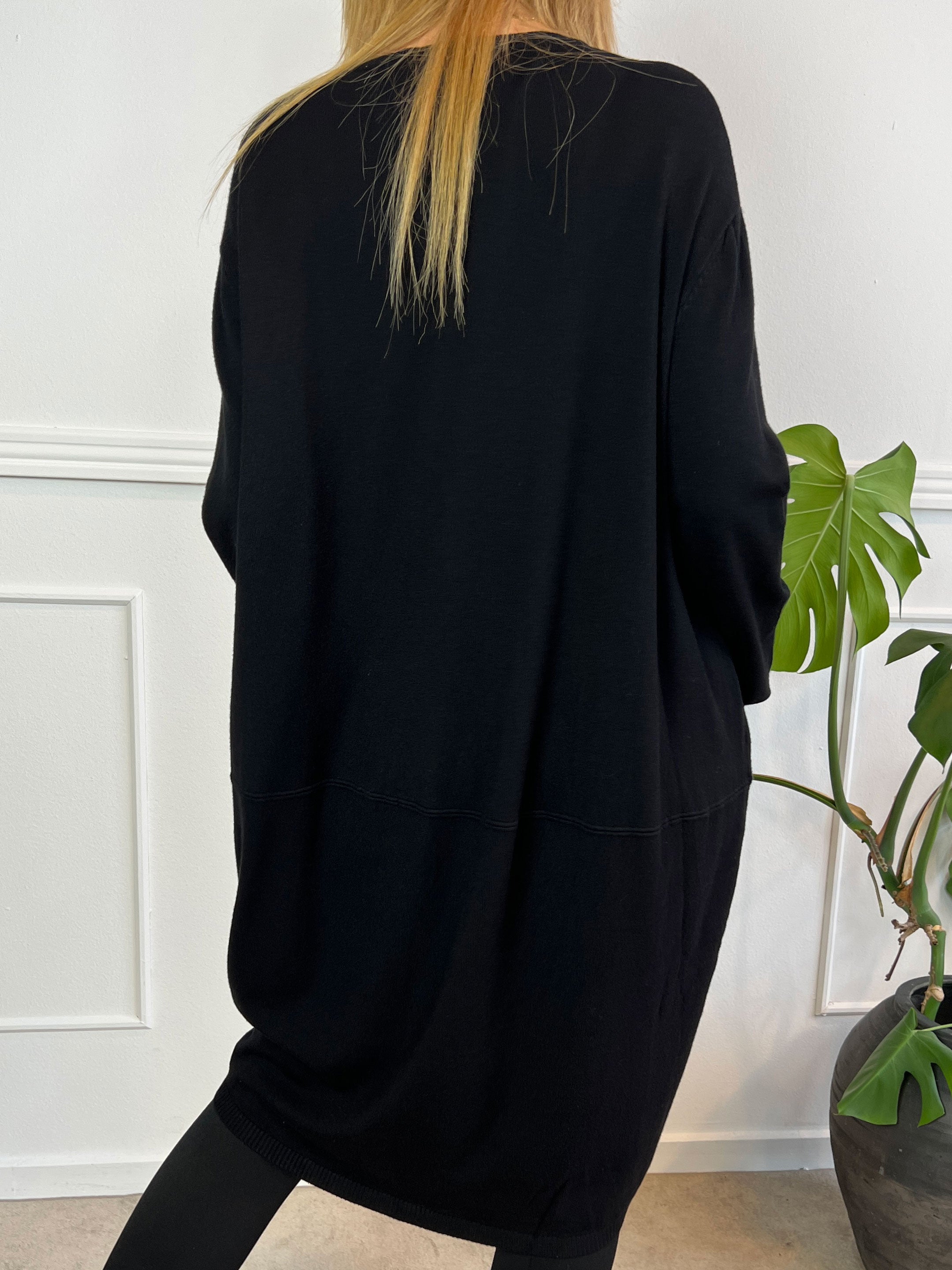 Vera - Enfärgad klänning med fickor